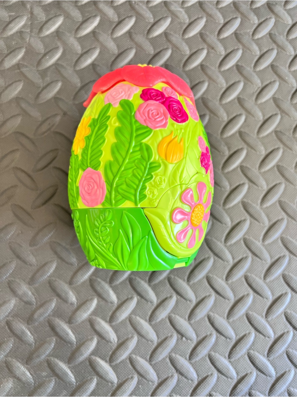 Hatchimals Secret Scene Playset for Hatchimals CollEGGtibles Green Pink Egg Work